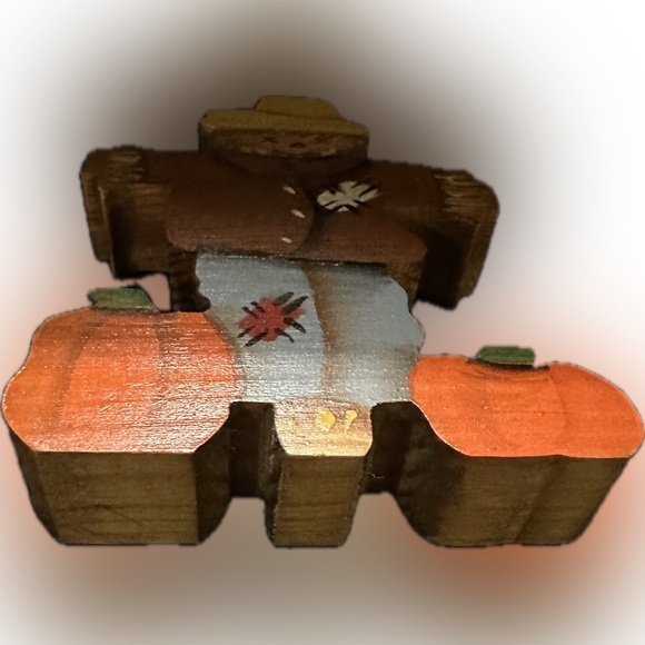 SCARECROW HAND PAINTED WOODEN CUTOUT DECOR FALL PUMPKIN 4.25”x3 THANKSGIVING HAY - Picture 4 of 5